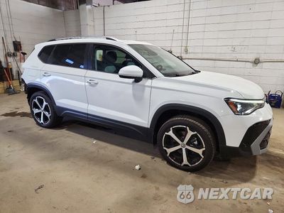 Czwarte zdjęcie samochodu z boku: 2025 VOLKSWAGEN TAOS SEL VIN:3VV4C7B26SM058079 - miniatura