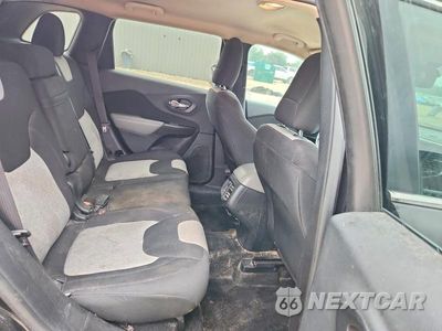 Zdjęcie 11 z 13 samochodu: 2014 JEEP CHEROKEE LATITUDE VIN:1C4PJMCB2EW125344 - miniatura