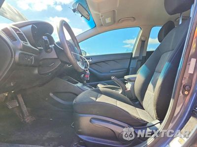 Zdjęcie 7 z 12 samochodu: 2016 KIA FORTE LX VIN:KNAFK4A68G5613976 - miniatura