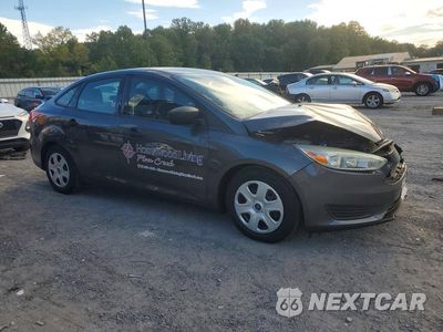 Czwarte zdjęcie samochodu z boku: 2015 FORD FOCUS S VIN:1FADP3E29FL310668 - miniatura
