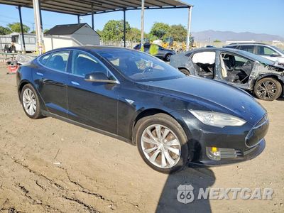 Czwarte zdjęcie samochodu z boku: 2015 TESLA MODEL S 85 VIN:5YJSA4H19FFP76180 - miniatura