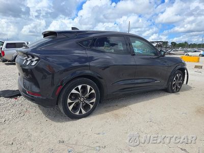 Trzecie zdjęcie samochodu z tyłu: 2021 FORD MUSTANG MACH-E PREMIUM VIN:3FMTK3R78MMA65198 - miniatura