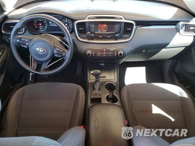 Zdjęcie 8 z 12 samochodu: 2016 KIA SORENTO LX VIN:5XYPG4A32GG000565 - miniatura