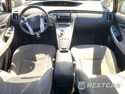 Zdjęcie 8 z 12 samochodu: 2015 TOYOTA PRIUS THREE VIN:JTDKN3DU6F2003099 - miniatura