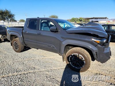 Czwarte zdjęcie samochodu z boku: 2026 TOYOTA TACOMA TRD SPORT VIN:3TMKB5FN7TM075234 - miniatura
