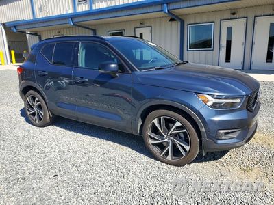 Czwarte zdjęcie samochodu z boku: 2022 VOLVO XC40 T5 R-DESIGN VIN:YV4162UM4N2656691 - miniatura