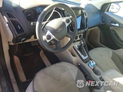 Zdjęcie 8 z 12 samochodu: 2014 FORD FOCUS SE VIN:1FADP3F21EL272043 - miniatura