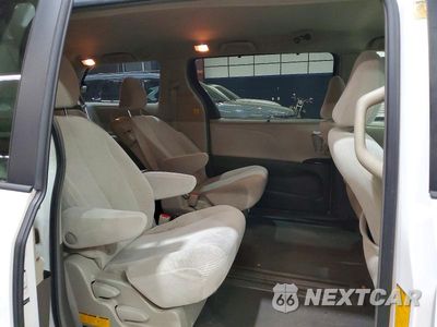 Zdjęcie 11 z 13 samochodu: 2011 TOYOTA SIENNA LE VIN:5TDKK3DC8BS032137 - miniatura