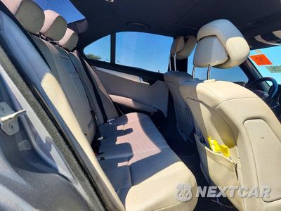 Zdjęcie 10 z 12 samochodu: 2012 MERCEDES-BENZ C 250 VIN:WDDGF4HB6CR202583 - miniatura