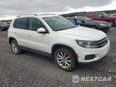 Czwarte zdjęcie samochodu z boku: 2017 VOLKSWAGEN TIGUAN WOLFSBURG VIN:WVGRV7AX1HW502324 - miniatura