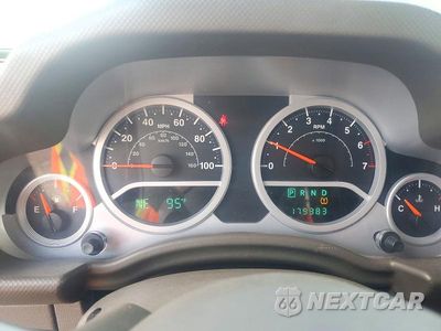 Zdjęcie 9 z 12 samochodu: 2008 JEEP WRANGLER UNLIMITED SAHARA VIN:1J4GA59138L537650 - miniatura