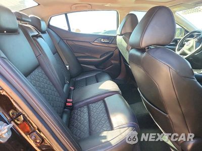 Zdjęcie 10 z 12 samochodu: 2017 NISSAN MAXIMA PLATINUM VIN:1N4AA6AP7HC418233 - miniatura