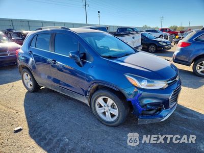 Czwarte zdjęcie samochodu z boku: 2020 CHEVROLET TRAX 1LT VIN:KL7CJLSB7LB334400 - miniatura