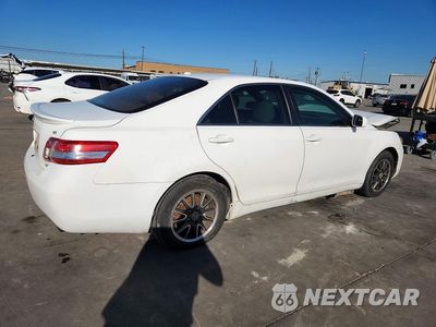 Trzecie zdjęcie samochodu z tyłu: 2010 TOYOTA CAMRY LE VIN:4T1BF3EK7AU529017 - miniatura