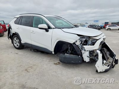 Czwarte zdjęcie samochodu z boku: 2020 TOYOTA RAV4 XLE VIN:2T3P1RFV2LC075559 - miniatura