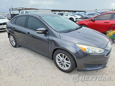 Czwarte zdjęcie samochodu z boku: 2015 FORD FOCUS SE VIN:1FADP3F29FL340686 - miniatura