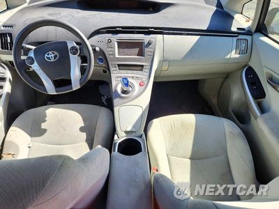 Zdjęcie 8 z 13 samochodu: 2014 TOYOTA PRIUS TWO VIN:JTDKN3DU1E1740764 - miniatura