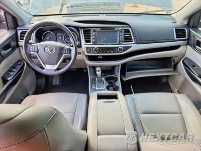 Zdjęcie 8 z 12 samochodu: 2019 TOYOTA HIGHLANDER XLE VIN:5TDKZRFH9KS333247 - miniatura
