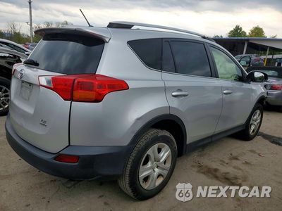 Trzecie zdjęcie samochodu z tyłu: 2015 TOYOTA RAV4 LE VIN:JTMBFREV3FJ050314 - miniatura
