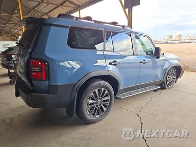 Trzecie zdjęcie samochodu z tyłu: 2027 TOYOTA LAND CRUISER BASE VIN:JTEABFAJ4VK071024 - miniatura