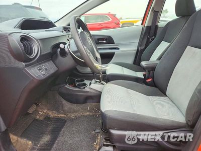 Zdjęcie 7 z 12 samochodu: 2013 TOYOTA PRIUS C TWO VIN:JTDKDTB37D1032708 - miniatura