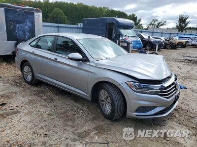 Czwarte zdjęcie samochodu z boku: 2019 VOLKSWAGEN JETTA S VIN:3VWC57BU3KM242740 - miniatura