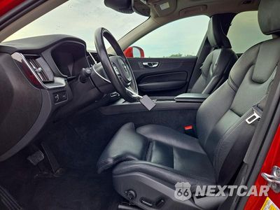 Zdjęcie 7 z 13 samochodu: 2019 VOLVO XC60 T5 VIN:LYV102RK4KB289832 - miniatura