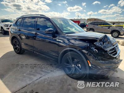 Czwarte zdjęcie samochodu z boku: 2024 VOLKSWAGEN TIGUAN SE R-LINE BLACK VIN:3VVCB7AX3RM169520 - miniatura