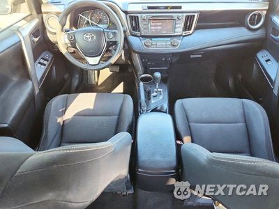 Zdjęcie 8 z 13 samochodu: 2015 TOYOTA RAV4 XLE VIN:JTMRFREV1FD157701 - miniatura