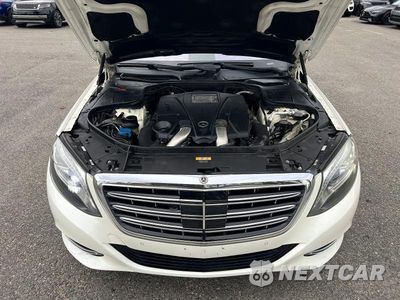 Zdjęcie 8 z 12 samochodu: 2017 MERCEDES-BENZ S MERCEDES-MAYBACH S550 4MATIC VIN:WDDUX8FB0HA330267 - miniatura