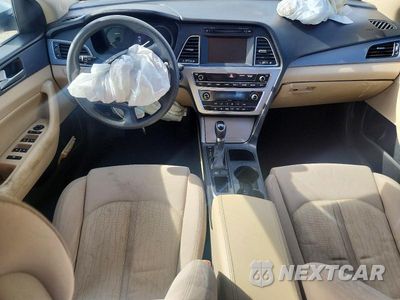 Zdjęcie 8 z 13 samochodu: 2017 HYUNDAI SONATA HYBRID SE VIN:KMHE24L1XHA059232 - miniatura