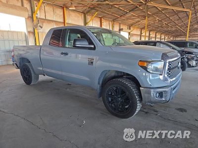 Czwarte zdjęcie samochodu z boku: 2021 TOYOTA TUNDRA SR5 VIN:5TFUY5F18MX012403 - miniatura