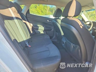 Zdjęcie 10 z 12 samochodu: 2017 KIA OPTIMA LX VIN:5XXGT4L33HG157180 - miniatura