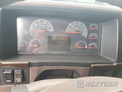 Zdjęcie 9 z 12 samochodu: 2018 VOLVO VNL SEMI TRUCK VIN:4V4NC9EH9JN895531 - miniatura
