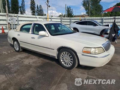 Czwarte zdjęcie samochodu z boku: 2005 LINCOLN TOWN CAR SIGNATURE VIN:1LNHM81W75Y649243 - miniatura