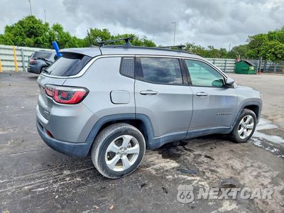 Trzecie zdjęcie samochodu z tyłu: 2018 JEEP COMPASS LATITUDE VIN:3C4NJDBB7JT139023 - miniatura