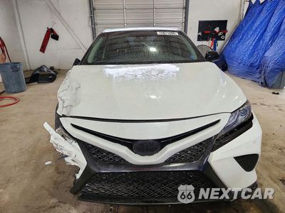 Piąte zdjęcie samochodu w środku: 2018 TOYOTA CAMRY XSE VIN:4T1B61HK9JU009403 - miniatura