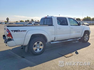 Trzecie zdjęcie samochodu z tyłu: 2015 TOYOTA TACOMA DOUBLE CAB LONG BED VIN:3TMMU4FN0FM077229 - miniatura