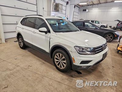 Czwarte zdjęcie samochodu z boku: 2018 VOLKSWAGEN TIGUAN S VIN:3VV1B7AX0JM017092 - miniatura