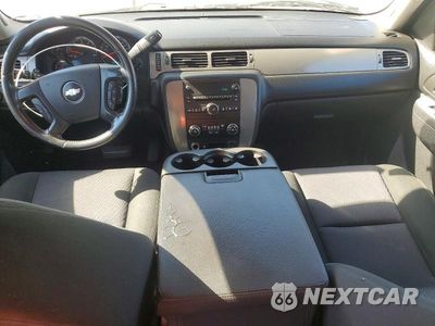 Zdjęcie 8 z 12 samochodu: 2010 CHEVROLET SUBURBAN K1500 LS VIN:1GNUKHE35AR209512 - miniatura