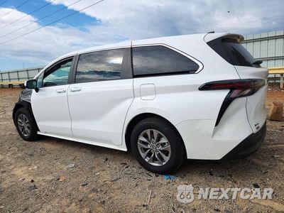 Drugie zdjęcie samochodu z przodu: 2026 TOYOTA SIENNA LE VIN:5TDKRKEC9TS314308 - miniatura