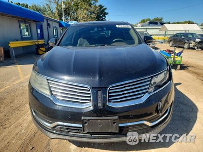 Piąte zdjęcie samochodu w środku: 2016 LINCOLN MKX RESERVE VIN:2LMTJ8LP1GBL70609 - miniatura