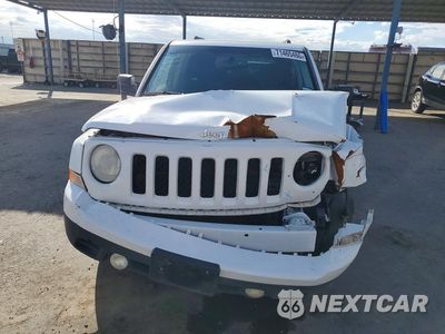 Piąte zdjęcie samochodu w środku: 2014 JEEP PATRIOT LATITUDE VIN:1C4NJPFA8ED618307 - miniatura