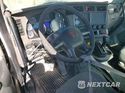 Zdjęcie 8 z 13 samochodu: 2015 KENWORTH T680 SEMI TRUCK VIN:1XKYDP9X5FJ438794 - miniatura