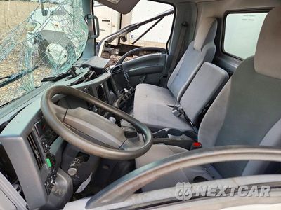 Zdjęcie 7 z 12 samochodu: 2018 CHEVROLET 5500XD BOX TRUCK VIN:JALEEW165J7301447 - miniatura
