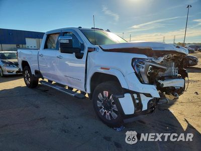 Czwarte zdjęcie samochodu z boku: 2026 GMC SIERRA K2500 DENALI VIN:1GT1UREYXTF290826 - miniatura