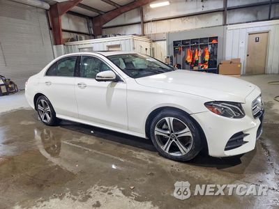 Czwarte zdjęcie samochodu z boku: 2019 MERCEDES-BENZ E 300 4MATIC VIN:WDDZF4KB0KA532752 - miniatura