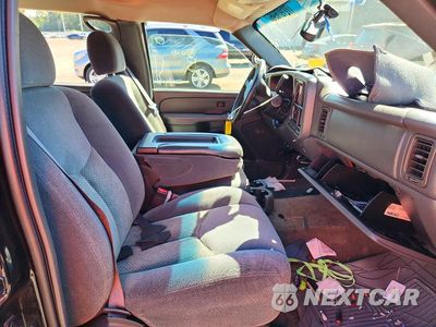 Zdjęcie 7 z 12 samochodu: 2004 CHEVROLET SILVERADO C2500 HEAVY DUTY VIN:1GCHC23U84F110575 - miniatura