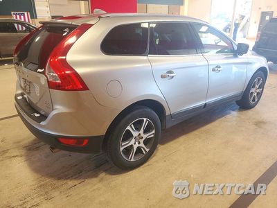 Trzecie zdjęcie samochodu z tyłu: 2013 VOLVO XC60 T6 VIN:YV4902DZXD2426023 - miniatura
