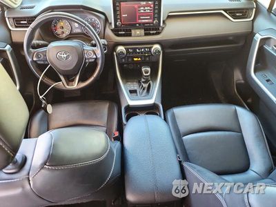 Zdjęcie 8 z 13 samochodu: 2019 TOYOTA RAV4 XLE PREMIUM VIN:JTMA1RFV0KD026747 - miniatura